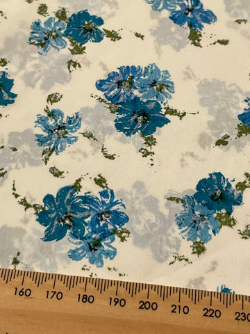SINGLE FAT QUARTER: Vintage Fabric Silk 1980s? Blue Floral on Cream Base 50cm x 50cm