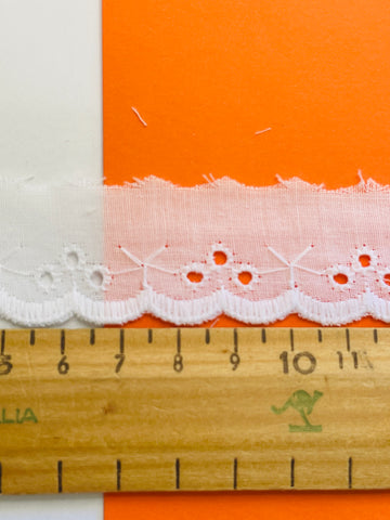 5m LEFT: Vintage cotton broderie anglaise scalloped trim 2cm wide