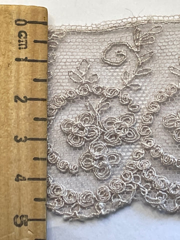 4m LEFT: 50s? Vintage ecru cotton intricate needle run lace trim 5cm wide