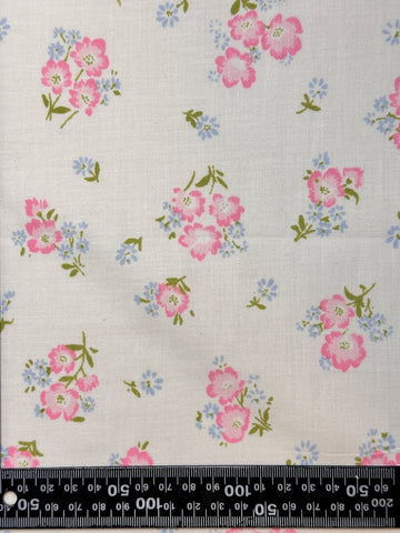 FAT QUARTER Vintage Fabric 70s 80s Sweet Pink Flower Sprays Cotton Sheeting 50cm x 50cm