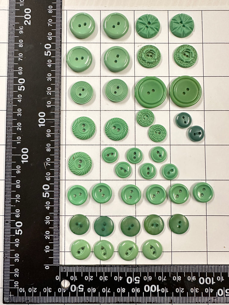 40 x SMALL-MEDIUM GREEN BUTTONS: Bulk Vintage Modern Art Deco Green