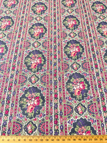 Vintage Fabric Cotton Lawn w/ Roses & Detailed Cameos 80s? 88cm Wide