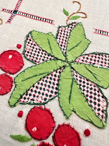 Vintage Hand Worked Appliquéd Embroidered Centrepiece Doily Divine Berries Leaves 43cm x 28cm