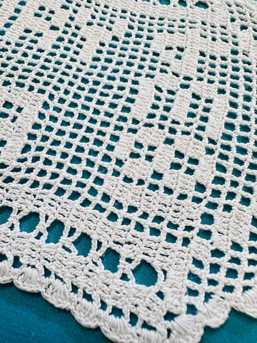 Vintage Hand Crochet Centenary of Victoria Doily 31cm x 12cm