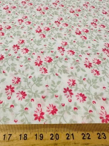 REMNANT Modern Fabric 2000s Pretty Pink & Green Botanical on White 54cm x 34cm