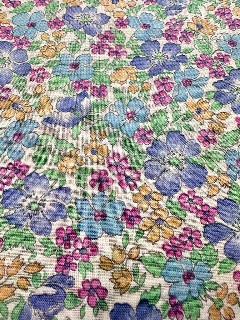 FAT QUARTER Vintage Fabric 1950s Pretty blue Floral on White Cotton 43cm x 46cm