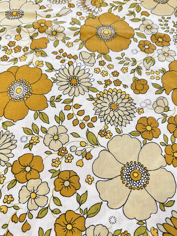 Vintage Fabric 1970s Sheridan? Cotton Blend Sheeting Retro Flowers on White 88cm Wide