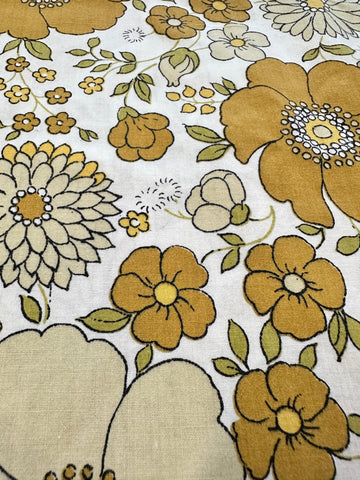 FAT QUARTER Vintage Fabric 1970s Sheridan? Cotton Blend Sheeting Retro Flowers on White 50cm x 50cm