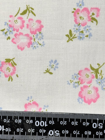 FAT QUARTER Vintage Fabric 70s 80s Sweet Pink Flower Sprays Cotton Sheeting 50cm x 50cm