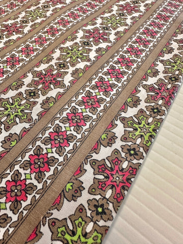 LAST PIECE Vintage Fabric 1960s Pink Green Ogee on White Cotton 88cm x 50cm