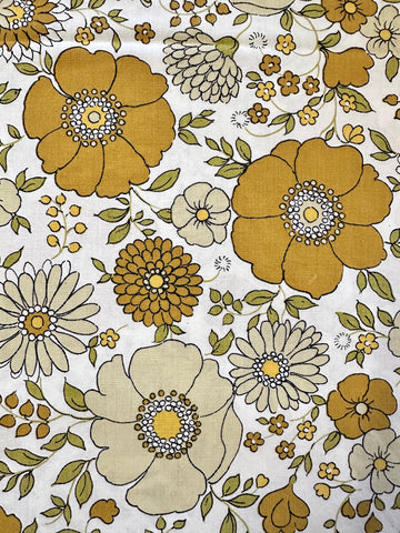 FAT QUARTER Vintage Fabric 1970s Sheridan? Cotton Blend Sheeting Retro Flowers on White 50cm x 50cm