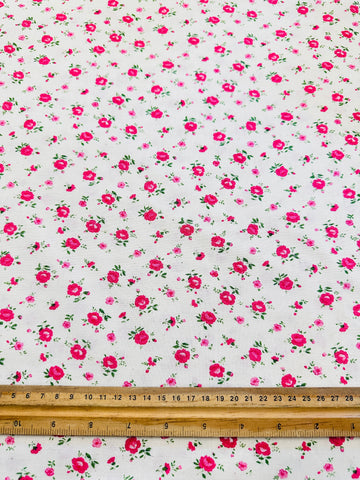 FAT QUARTER: Vintage? Fabric 1980s Small Pink Roses on Cream 55cm x 50cm