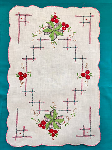 Vintage Hand Worked Appliquéd Embroidered Centrepiece Doily Divine Berries Leaves 43cm x 28cm