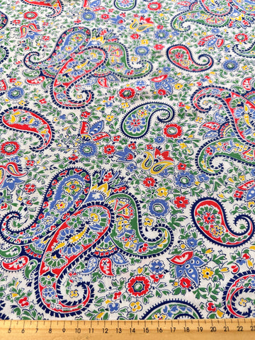 REMNANT Vintage Fabric 1950s Bright Paisley on White Cotton 39cm x 37cm