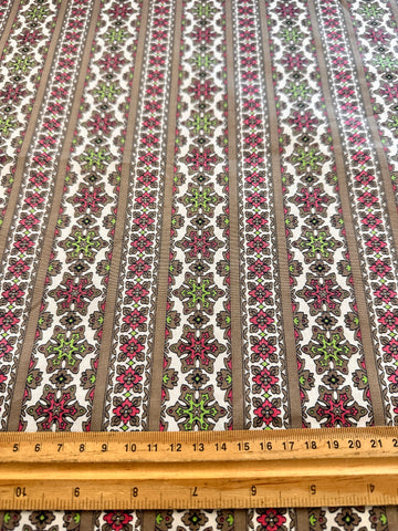 LAST PIECE Vintage Fabric 1960s Pink Green Ogee on White Cotton 88cm x 50cm