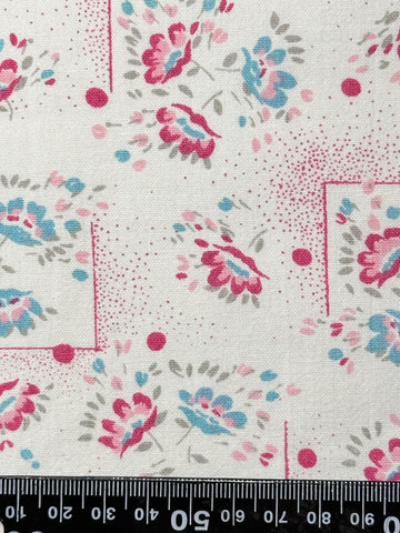 FAT QUARTER Vintage Fabric 70s Sweet 1930s Style Floral Cotton Sheeting 50cm x 50cm