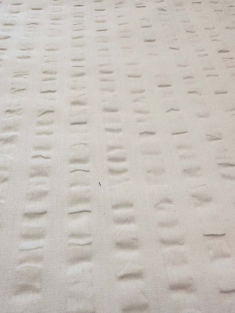 Vintage Fabric 1960s 70s Classic White Cotton Seersucker 88cm Wide