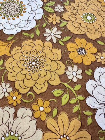 FAT QUARTER Vintage Fabric 1970s Sheridan Cotton Blend Sheeting Retro Flowers on Brown 50cm x 50cm