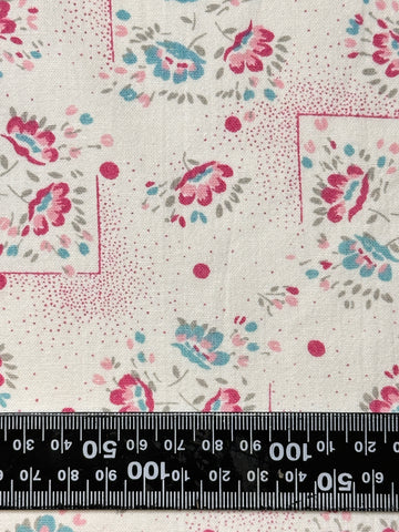 FAT QUARTER Vintage Fabric 70s Sweet 1930s Style Floral Cotton Sheeting 50cm x 50cm