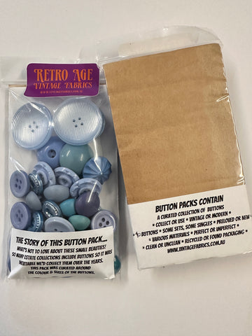 40 x SMALL-MEDIUM BLUE BUTTONS: Bulk Vintage Modern Pale Sky Blue