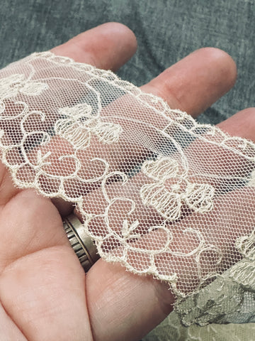 Vintage Cream/Pale Yellow Lace Trim Mid-Century Intricate 4.3cm Wide