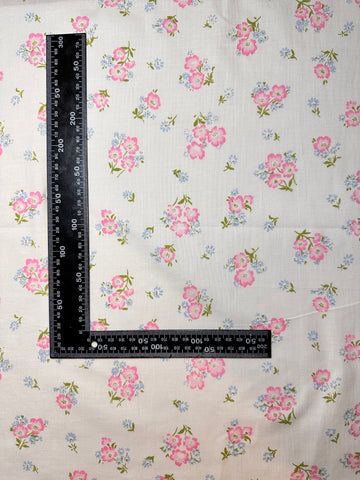 FAT QUARTER Vintage Fabric 70s 80s Sweet Pink Flower Sprays Cotton Sheeting 50cm x 50cm