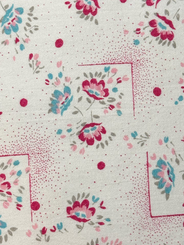 FAT QUARTER Vintage Fabric 70s Sweet 1930s Style Floral Cotton Sheeting 50cm x 50cm