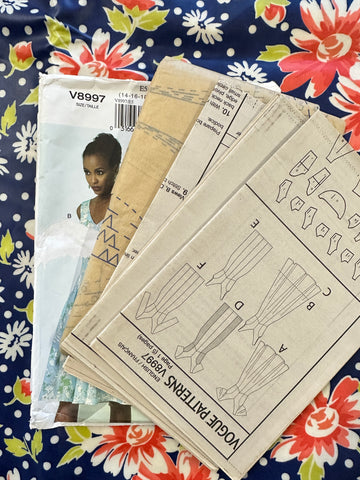 DRESS: Vogue Easy Options Sewing Pattern 2014 Sizes 14-22 Unused FF *V8997