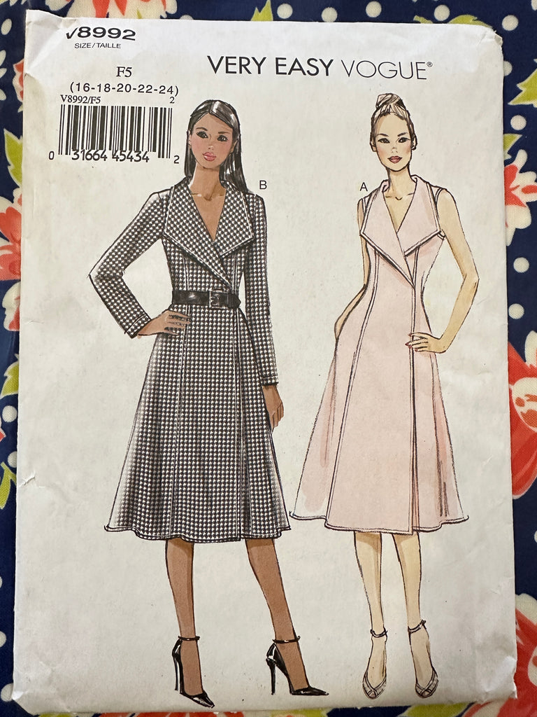 WRAP DRESS: Very Easy Vogue Sewing Pattern 2014 Sizes 16-24 Unused FF *V8992