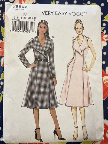 WRAP DRESS: Very Easy Vogue Sewing Pattern 2014 Sizes 16-24 Unused FF *V8992