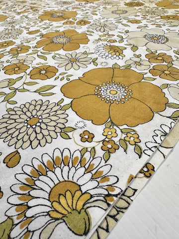 FAT QUARTER Vintage Fabric 1970s Sheridan? Cotton Blend Sheeting Retro Flowers on White 50cm x 50cm