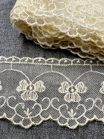 Vintage Cream/Pale Yellow Lace Trim Mid-Century Intricate 4.3cm Wide
