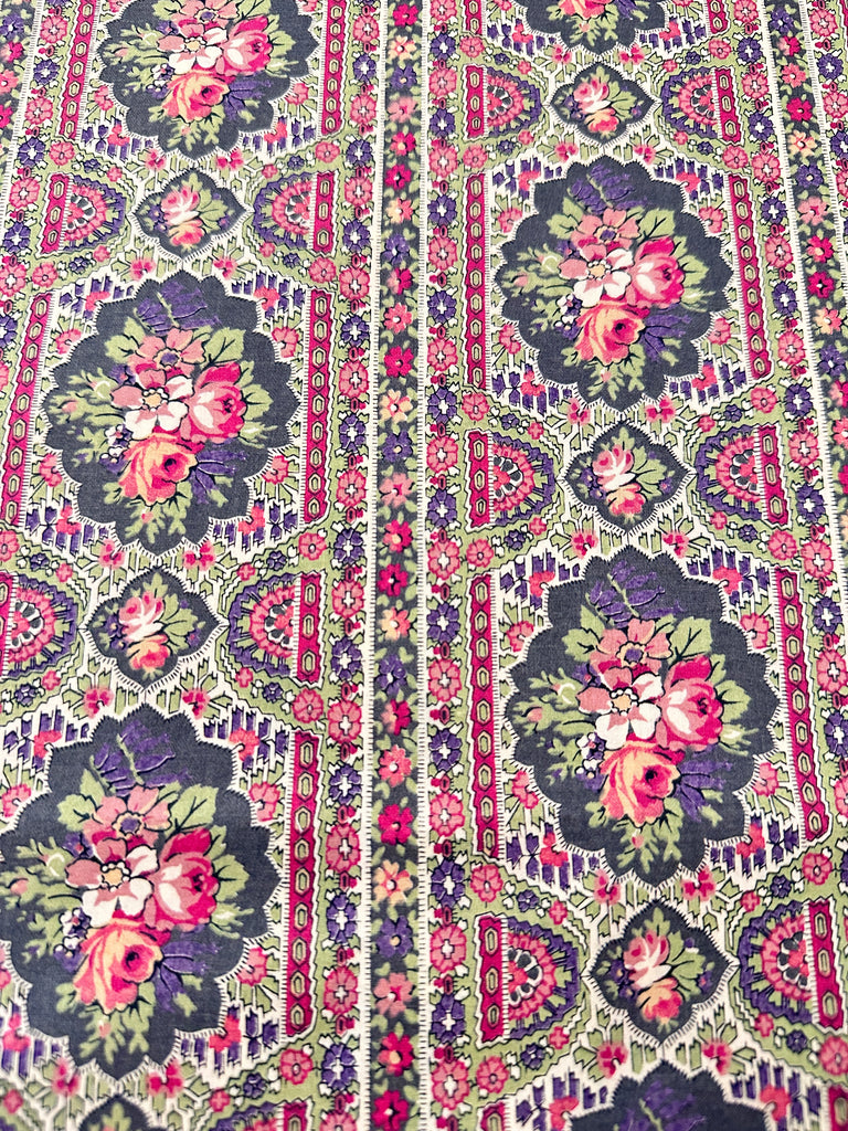 Vintage Fabric Cotton Lawn w/ Roses & Detailed Cameos 80s? 88cm Wide