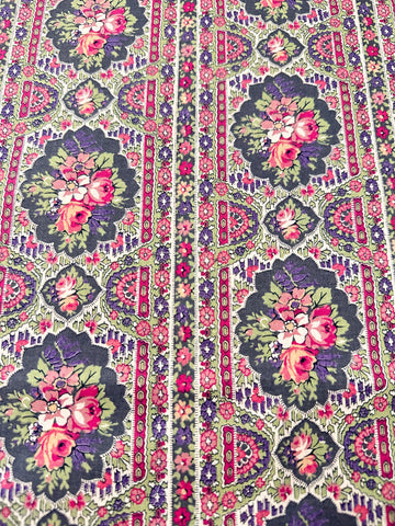 Vintage Fabric Cotton Lawn w/ Roses & Detailed Cameos 80s? 88cm Wide