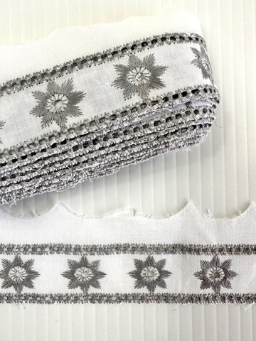 4m LEFT: Vintage? Cotton Trim w/ Woven Pale Grey Edging & Flowers 45mm/25mm Wide