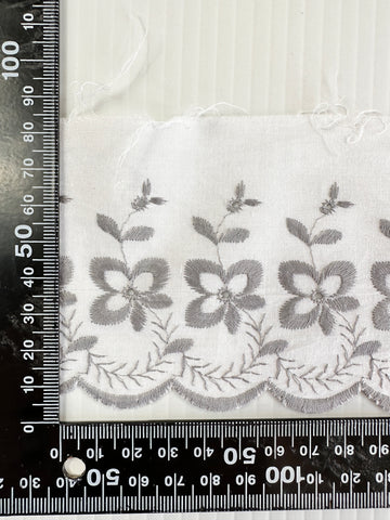 5m LEFT: Vintage? Cotton Trim w/ Woven Pale Grey Scalloping & Flowers 70mm Wide
