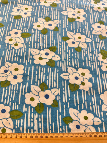 LAST 1/2m: Vintage Fabric Cotton Sheeting 1970s White Daisies on Sky Blue 140cm Wide