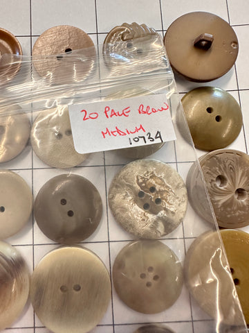 20 x MEDIUM BROWN BUTTONS: Bulk Curated Vintage Modern 20mm-29mm Mixed Shades Sizes Materials