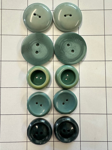 FIVE PAIRS x MEDIUM GREEN BUTTONS: Bulk Curated Vintage Modern 20mm-29mm Mixed Shades Sizes Materials