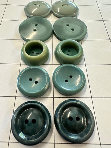 FIVE PAIRS x MEDIUM GREEN BUTTONS: Bulk Curated Vintage Modern 20mm-29mm Mixed Shades Sizes Materials