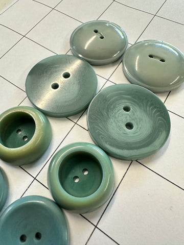 FIVE PAIRS x MEDIUM GREEN BUTTONS: Bulk Curated Vintage Modern 20mm-29mm Mixed Shades Sizes Materials