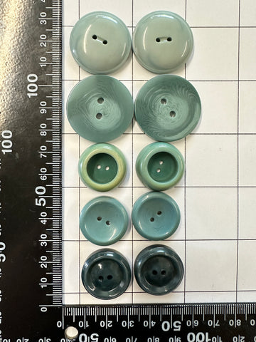 FIVE PAIRS x MEDIUM GREEN BUTTONS: Bulk Curated Vintage Modern 20mm-29mm Mixed Shades Sizes Materials