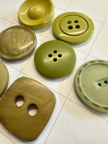 6 x LARGE GREEN BUTTONS: Bulk Curated Vintage Modern 30mm+ Mixed Shades Sizes Materials