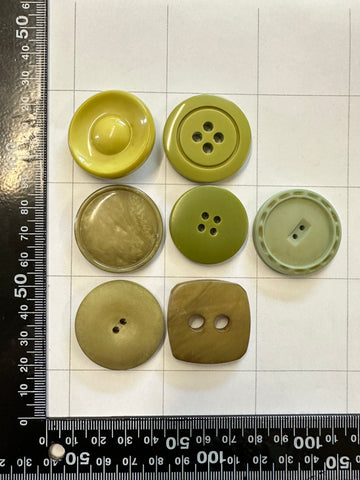 6 x LARGE GREEN BUTTONS: Bulk Curated Vintage Modern 30mm+ Mixed Shades Sizes Materials