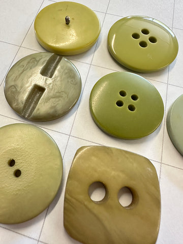 6 x LARGE GREEN BUTTONS: Bulk Curated Vintage Modern 30mm+ Mixed Shades Sizes Materials