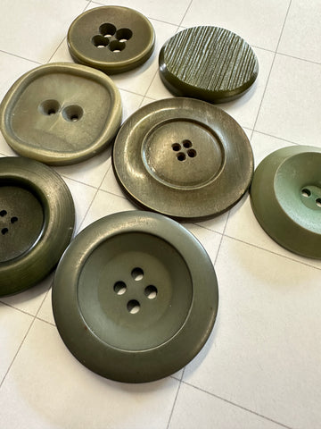 6 x LARGE GREEN BUTTONS: Bulk Curated Vintage Modern 30mm+ Mixed Shades Sizes Materials