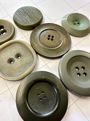 6 x LARGE GREEN BUTTONS: Bulk Curated Vintage Modern 30mm+ Mixed Shades Sizes Materials