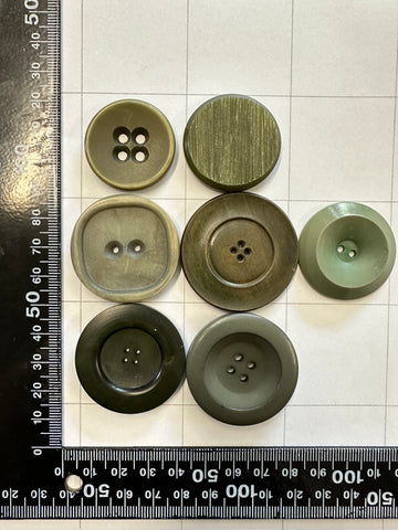6 x LARGE GREEN BUTTONS: Bulk Curated Vintage Modern 30mm+ Mixed Shades Sizes Materials
