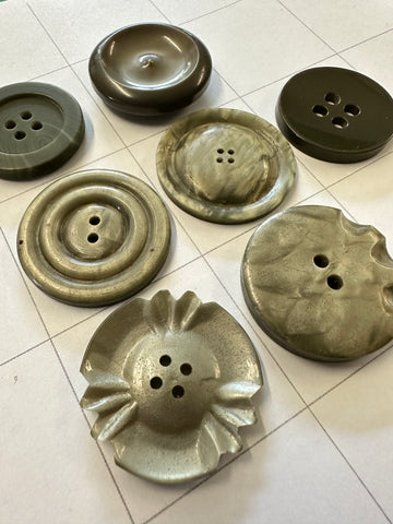 6 x LARGE GREEN BUTTONS: Bulk Curated Vintage Modern 30mm+ Mixed Shades Sizes Materials
