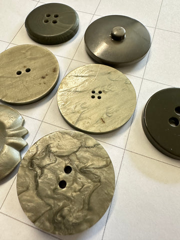 6 x LARGE GREEN BUTTONS: Bulk Curated Vintage Modern 30mm+ Mixed Shades Sizes Materials